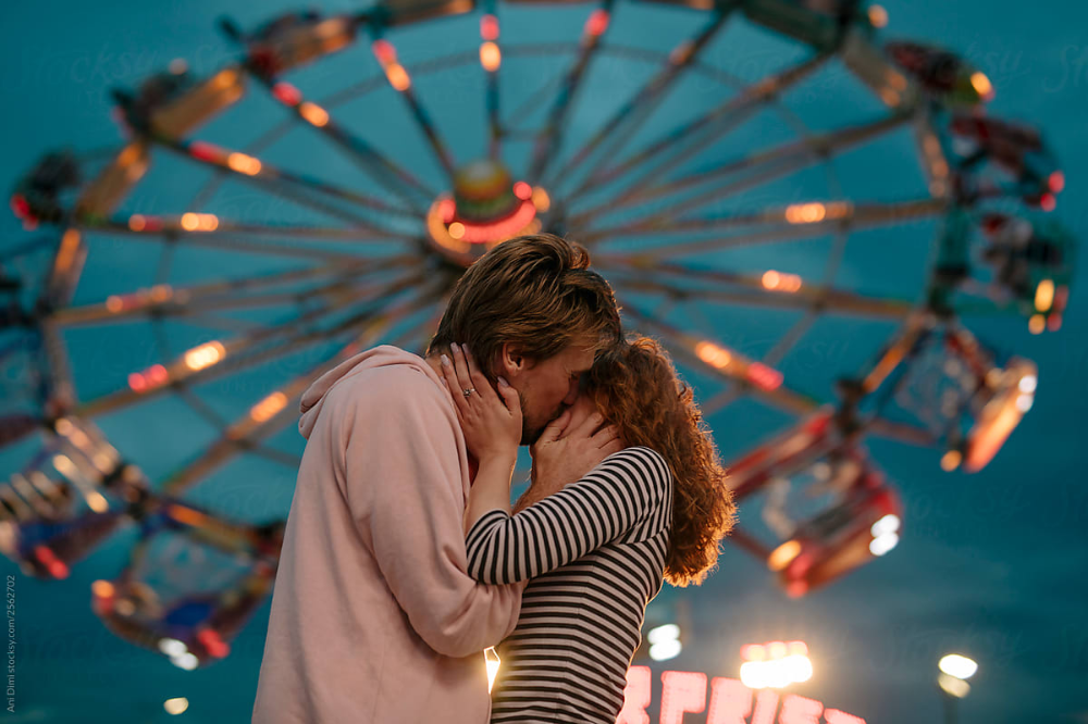 amusement park for romantic date