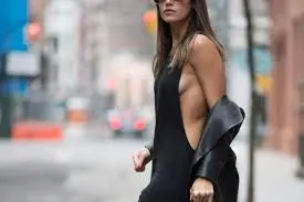 Con Lack of Structure Under Certain Clothes