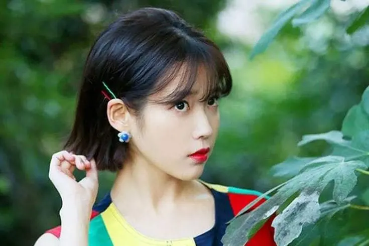 IU’s Short Bob in Broker
